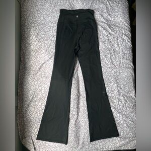 NWOT LuluLemon Yoga Pants -Size M